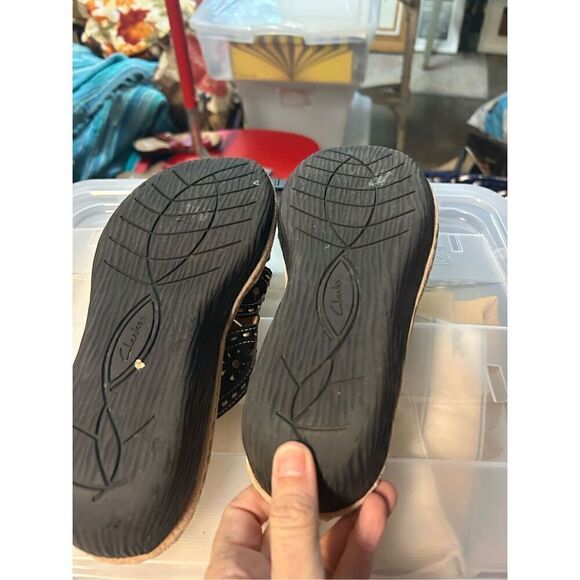 Clark’s artisan black sandals - Picture 5 of 7